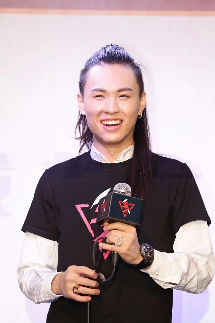 中国好声音张伟是第几期的 张伟老婆照片资料