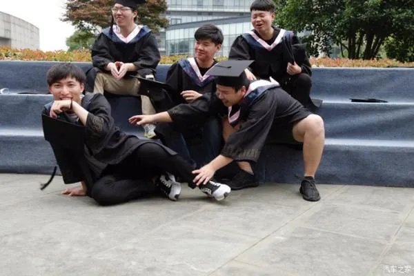 作为刚毕业的一名大学生，第十代索纳塔怎么样