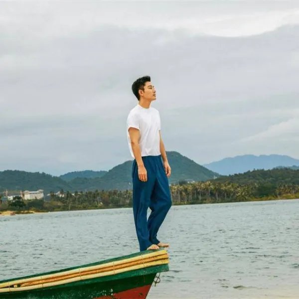 贾乃亮38岁生日写真曝光,他目前的状态如何?