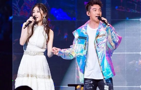 郑恺苗苗没公开恋情就同居你能接受这种地下情吗？