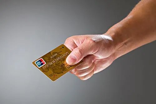 个人存取款超10万需登记,你的存款够10万了吗?