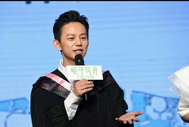 各个卫视的主持人的收入一般是多少?