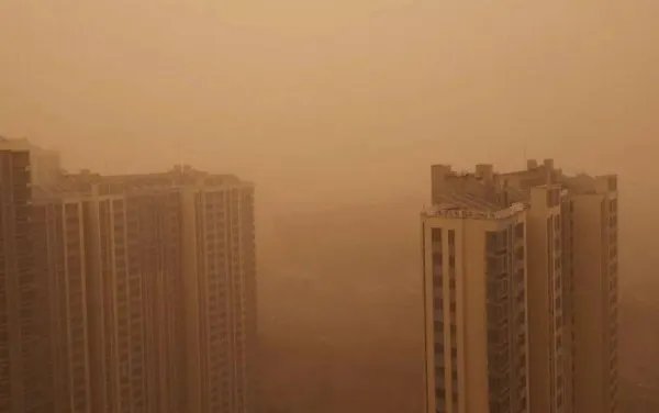 内蒙古包头因沙尘紧急停课，沙尘天如何正确防护？