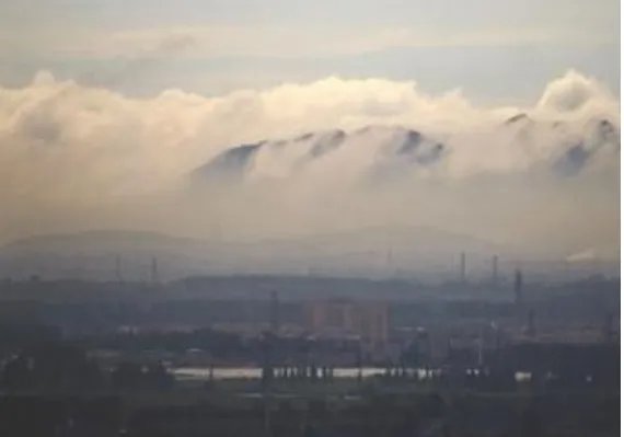 上海上空现海市蜃楼，这是由于什么原因出现的这种现象？