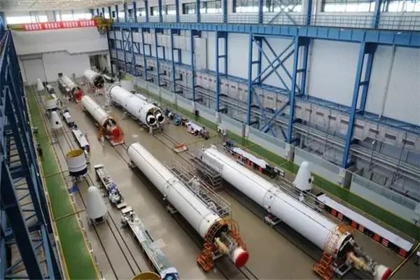 长征七号在点火时,为何在尾焰的颜色中会有蓝色?