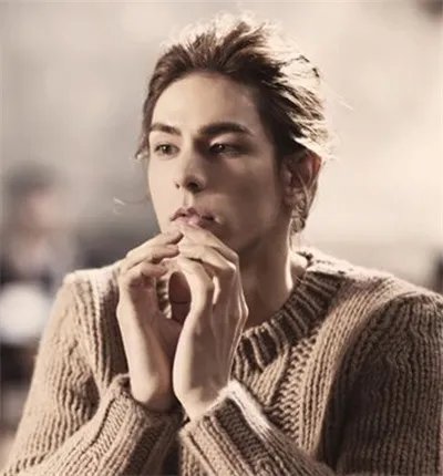 李贤宰整容前长啥样 揭秘混血美男颜值真相