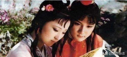 太子妃和皇上在树上玩耍他们不在乎风言风语