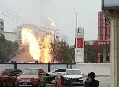 加油站旁燃气起火站长逃婚赶回，现场有无造成严重后果？