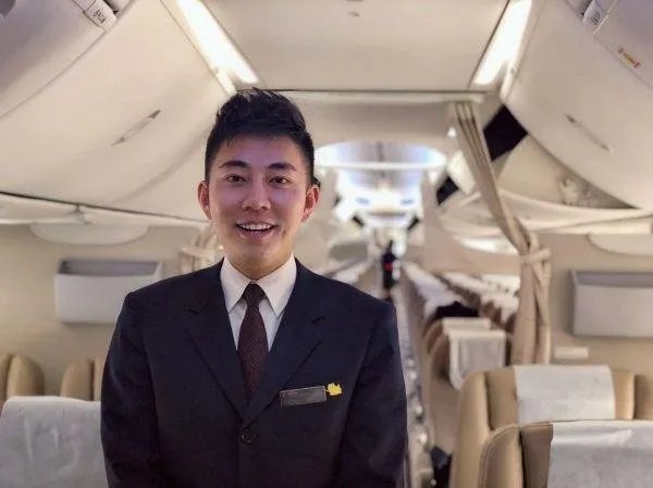 东航机长乘务长飞机上互殴，这种行为将导致何种后果？是否威胁乘客安全？