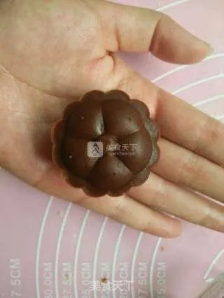 浓情蜜意的巧克力椰蓉蔓越莓月饼