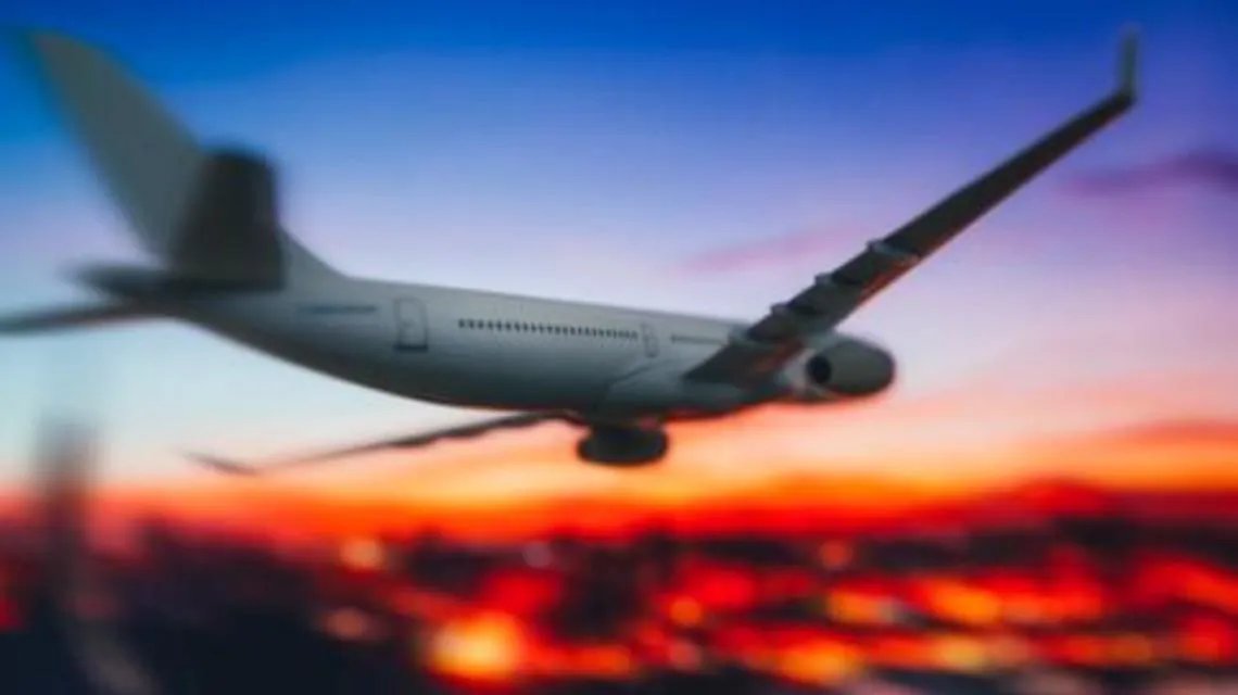 如何看待民航局对两航空公司发熔断指令这件事呢？