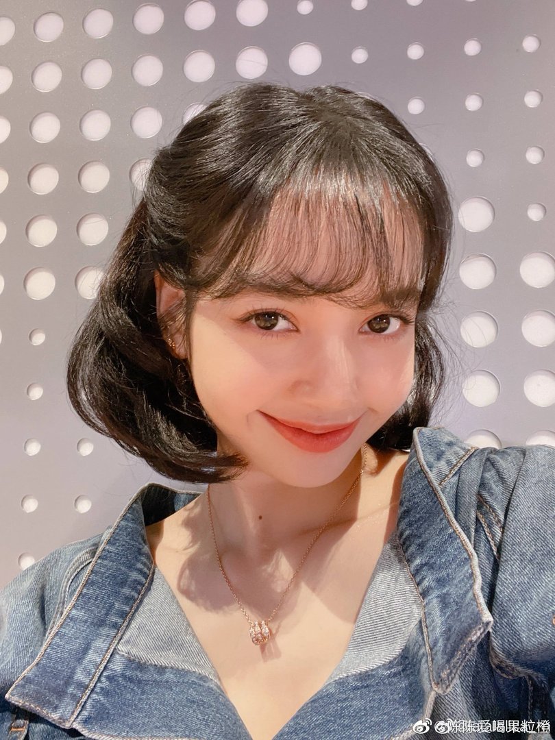 Lisa梳白雪公主同款短发吐舌卖萌,如何评价这款造型呢?