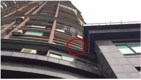 4岁男童坠楼被救没有？