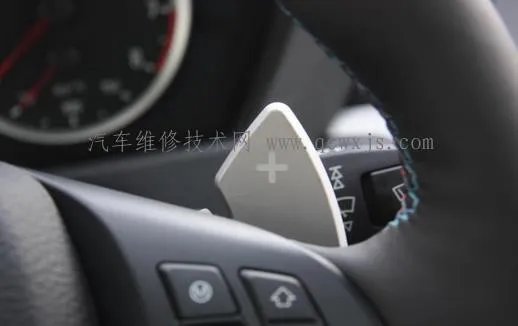 方向盘换挡拨片是什么？怎么用