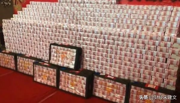 一个客户去银行存1个亿，一个客户去贷款一个亿，银行更欢迎谁？