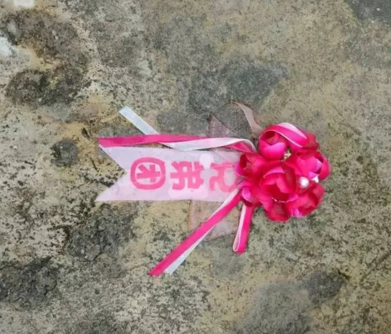 婚礼上22岁伴娘坠楼身亡是怎么回事？