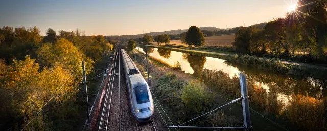 高铁上为什么一般不卖方便面