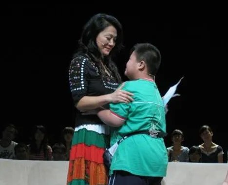 王姬儿子是怎么死的 王姬17岁智障儿子的病因曝光