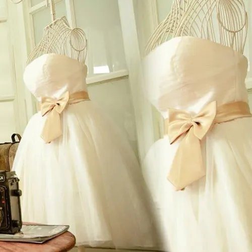 伴娘婚纱颜色禁忌 伴娘穿着的讲究