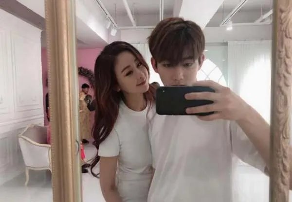 结束离婚风波后，咸素媛疯狂晒老公秀恩爱，陈华爱不爱她呢？