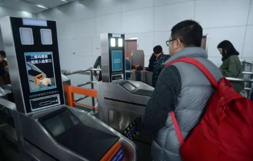 广州高铁动车如何刷手机进站？