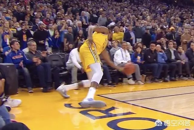 火勇裁判报告官宣，杜兰特界外救球是因哈登先犯规，火箭绝杀三分未提及，你怎么看？