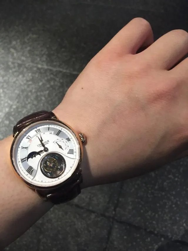 陀飞轮腕表为什么那么贵，入门级陀飞轮腕表一般什么价位？