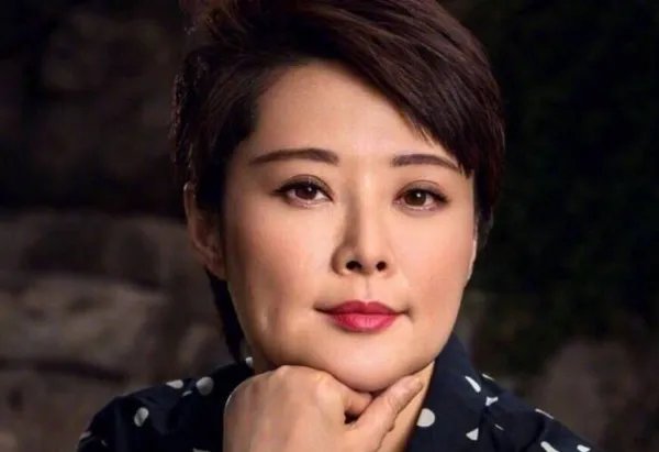 袁立曾和前夫赵岭很恩爱，是什么原因导致他们分开？