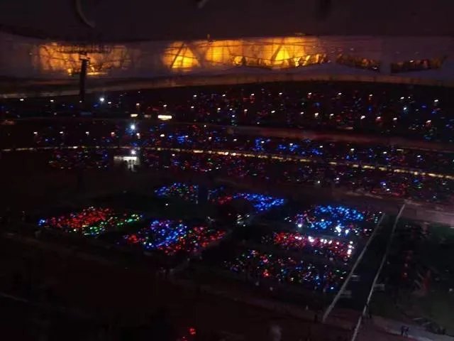 第一个在鸟巢开个人演唱会的歌手是谁？