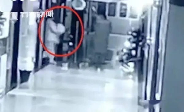 贵州女子为取悦情人，装护士偷小孩，仅获刑22个月，你怎么看？