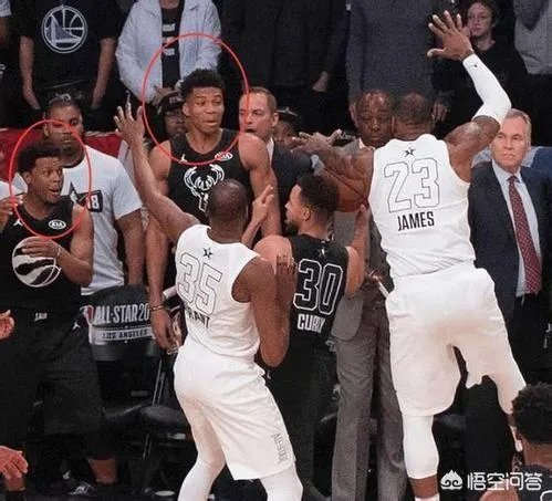 如果需要最后超高难度三分绝杀，科比、库里、哈登你会选谁？