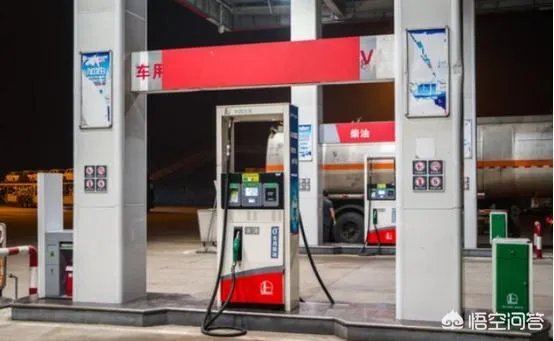 近期终于迎来油价下调，为啥感觉加油的人不增反减？