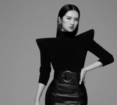 华为二公主姚安娜单曲上线，她的唱功如何？