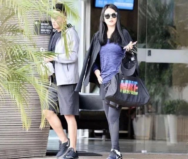 李湘成功瘦回了当年的好身材，她是怎么做到的？