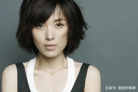 她因拍吻戏与老公离婚，二婚嫁靳东被宠成公主，儿子帅出天际，你怎么看？