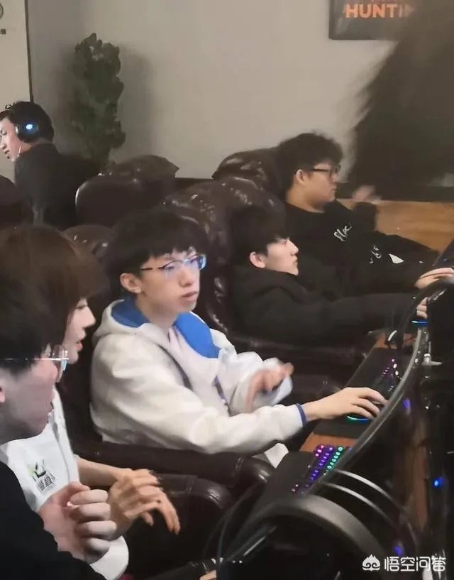 IG队员和陈鲁豫“网吧五连坐”，NING王宝蓝亲自护驾，JKL葛优瘫，你怎么看？