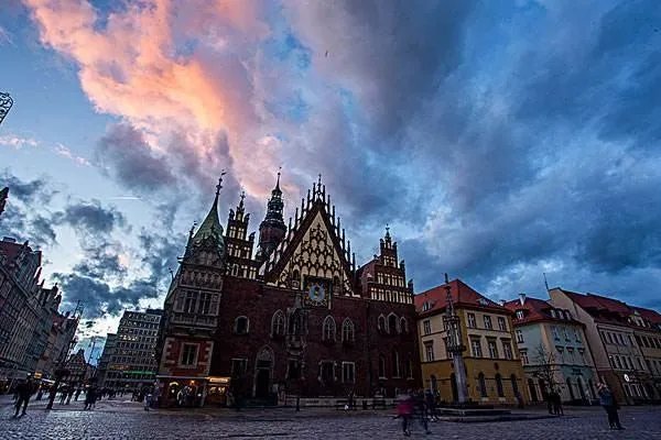 毫无存在感的波兰，为什么要拿华为向美国献媚？