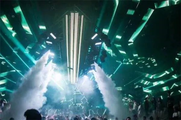 广州十大热门酒吧：Space plus酒吧上榜，第六是“空中酒吧”