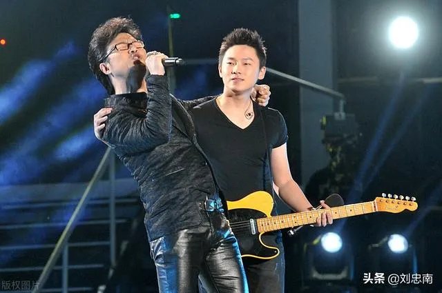 如何评价梁博的唱功和创作？