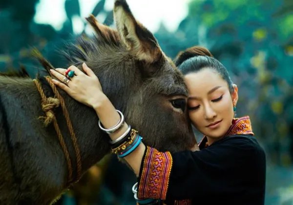 她从名字到血统都是造假，她被金星“撕”后淡出圈再复出人气低迷，她是谁？