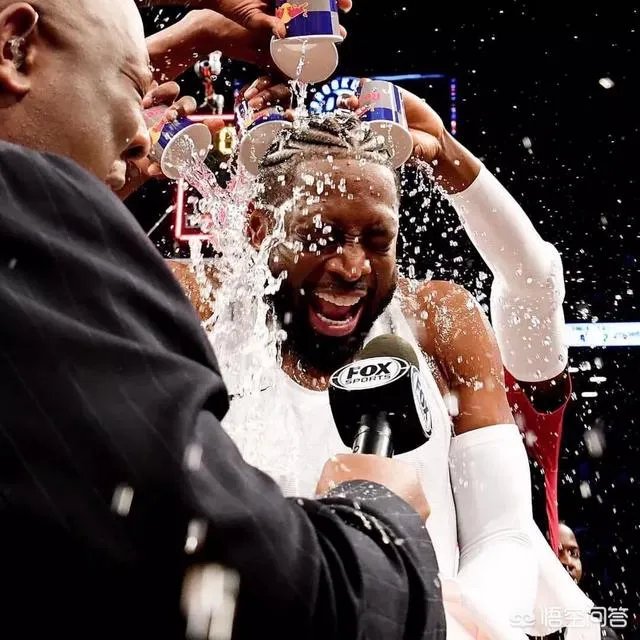 随着韦德和诺维斯基的退役！他们的球衣能进去名人堂吗？