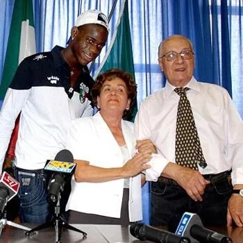 为什么称呼巴洛特利为【巴神】?