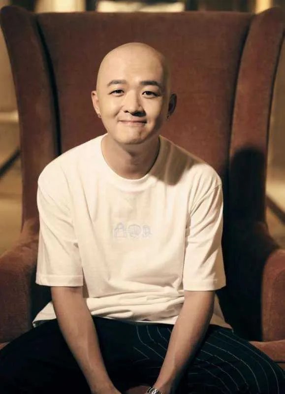 包贝尔《跑男》中表现很好，却与跑男成员很少联系，为何？