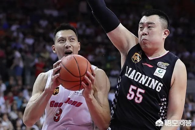 CBA联赛第42轮：辽宁衡润vs浙江广厦，韩德君手部受伤疑似骨折，总决赛怎么办？