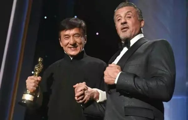 疑似腰伤复发，成龙被搀扶走路，看到我们心目的大哥变成这样你有何感受？