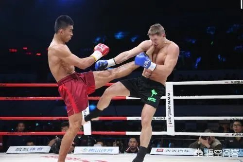 你觉得散打领域里,方便、白近斌、张开印和付高峰谁实力最强?为什么?