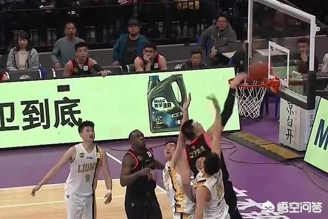 CBA联赛第42轮：辽宁衡润vs浙江广厦，韩德君手部受伤疑似骨折，总决赛怎么办？