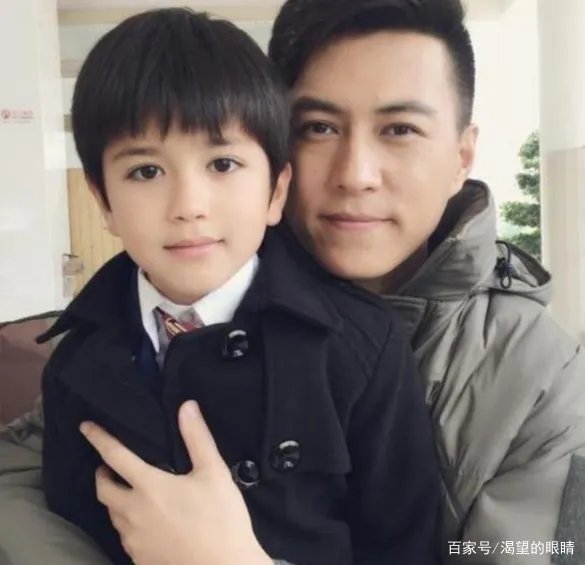 她因拍吻戏与老公离婚，二婚嫁靳东被宠成公主，儿子帅出天际，你怎么看？