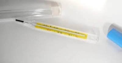 发烧能不能喝牛奶 发烧时喝什么饮料好