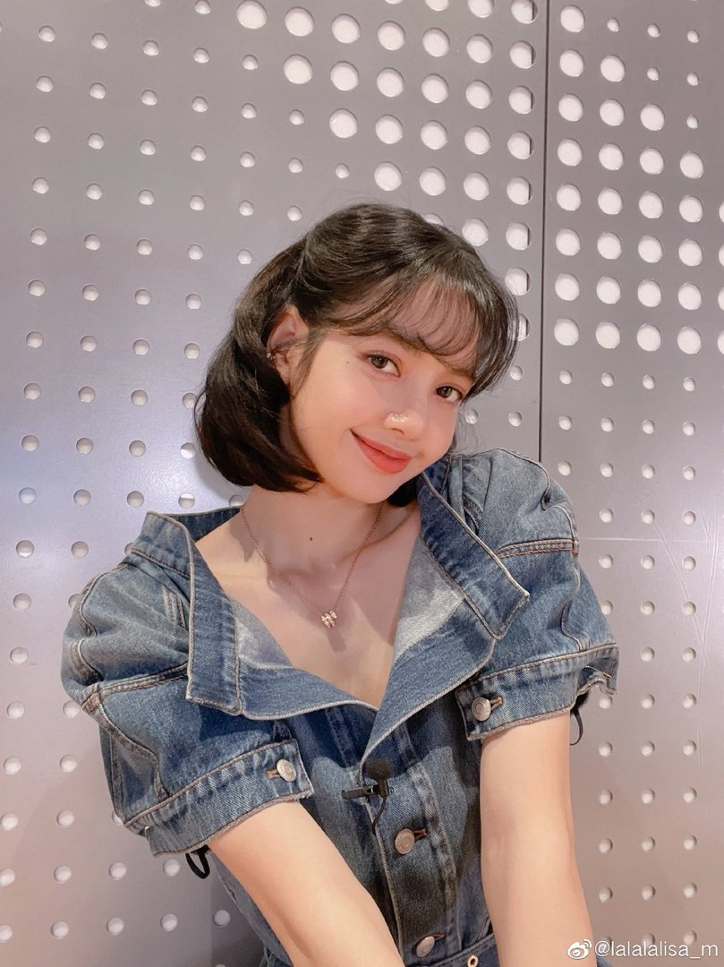 Lisa梳白雪公主同款短发吐舌卖萌，如何评价这款造型呢？